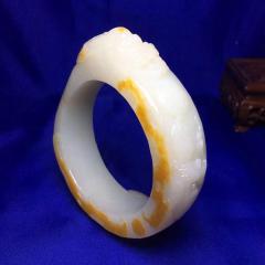 顶级老料子红油皮俏色巧雕手镯套装，圈口59价格8000