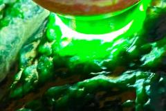 0525-11 莫湾基冰阳绿色全赌料，460克，敞口正 色蟒分布 打灯冰阳绿 色正色阳 赌冰阳绿色成品 值得收藏 买到赚到 尺寸：8-7-4cm