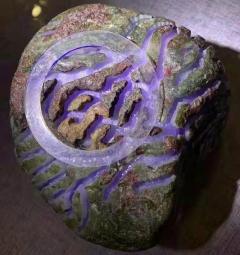 JF2124号2.2公斤会卡紫罗兰，满身开窗不变种，整个都是，种老肉细，水头充足，打灯通透，满冰紫罗兰手镯多多，无裂纹，直接出货零风险，收藏品尺寸15*11*9cm