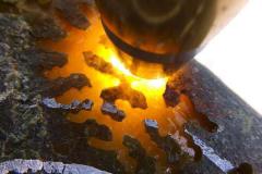 特色黄加绿！Y2894    会卡冰种黄加绿手镯料  3.05公斤  尺寸：16-6-6cm  皮壳光滑，品相工整，皮壳几乎看不到什么裂，肉细种老化冰，大面积开窗黄加绿，色彩丰富，鸡油黄，冰底带色，肉细胶感十足，稳妥做货，牌子挂件无数