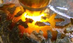 特色黄加绿！Y2894    会卡冰种黄加绿手镯料  3.05公斤  尺寸：16-6-6cm  皮壳光滑，品相工整，皮壳几乎看不到什么裂，肉细种老化冰，大面积开窗黄加绿，色彩丰富，鸡油黄，冰底带色，肉细胶感十足，稳妥做货，牌子挂件无数