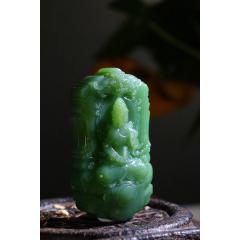 【观音菩萨】  精品和田玉碧玉观音菩萨挂件，手把牌，弯弯秋月锁眉头，心中大爱遍地洒。玉质细腻油润 佩戴舒适。☁️精工雕刻观音菩萨，眉清目秀，慈眼视物，端庄秀美，尽显高贵大气，庄严肃穆之感油然而生，给予佩带者予以内心平和宁静，使人如沐和煦的阳光中，心境平和。尺寸81-47-20mm，重149克FHTY32220880312 SLV