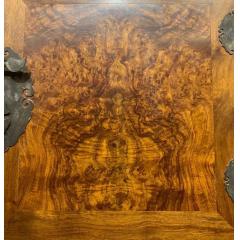 极品黄花梨顶箱柜，正宗原款四平顶箱柜，工艺精细，满满的黄花梨小鬼脸，非常漂亮大气！可遇不可求！ 尺寸高2.2米，宽两米，厚度0.6米