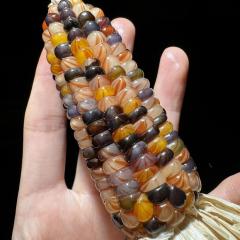 七彩宝石文玩玉米带皮天然宝石血丝文玩玉米毛料，不带皮
