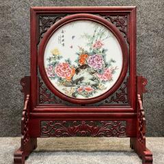 花梨木框架镶粉彩花鸟山水人物瓷板画桌面屏风摆台